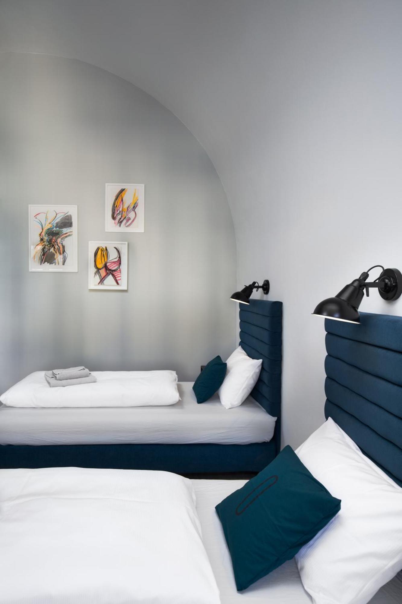 Long Story Short Hostel & Cafe Оломоуц Екстериор снимка