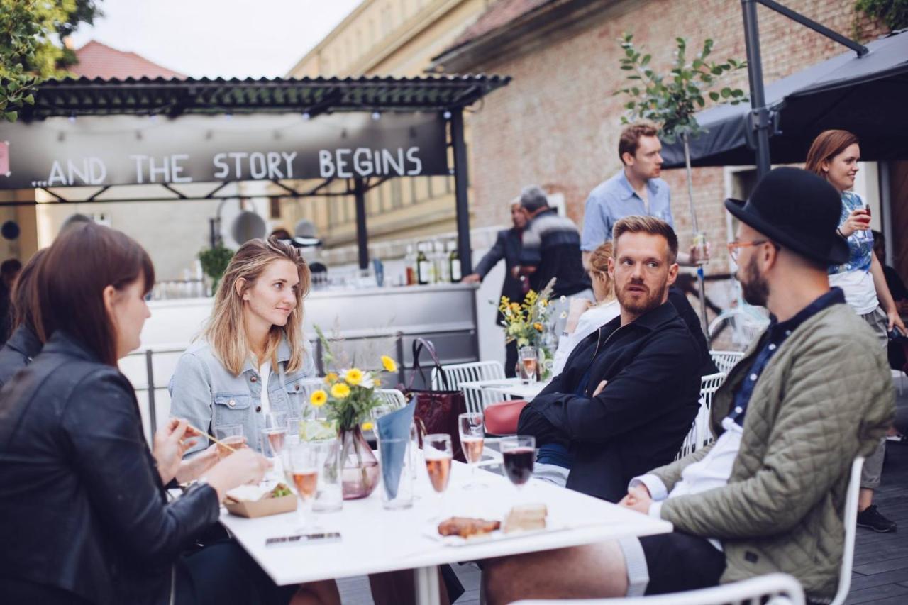Long Story Short Hostel & Cafe Оломоуц Екстериор снимка