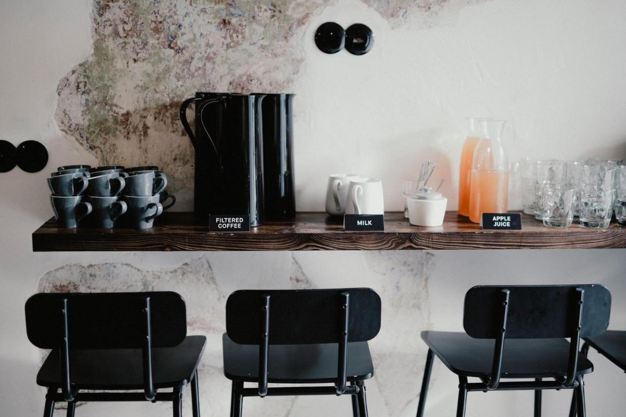 Long Story Short Hostel & Cafe Оломоуц Екстериор снимка